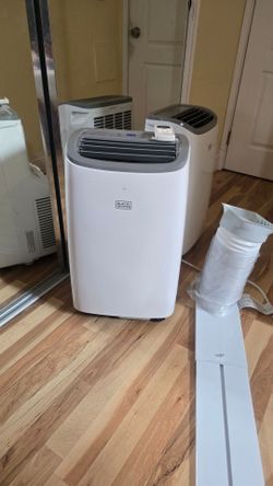 Portable air conditioner by Black and Decker model BPACT10WT 10.000 BTU barely used in excellent working condition