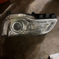 Chrysler 300 Headlight 