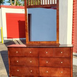 (FREE LOCAL DELIVERY) Solid Wood 6 Drawer Dresser With Mirror 