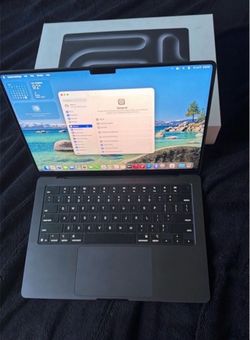 Apple 14 inch MacBook Pro m5 chip 2026 newest 16ram 512gb flash hard drive 10/10 condition with minimal use of 60 cycles