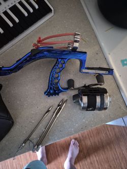 Fishing slingshot