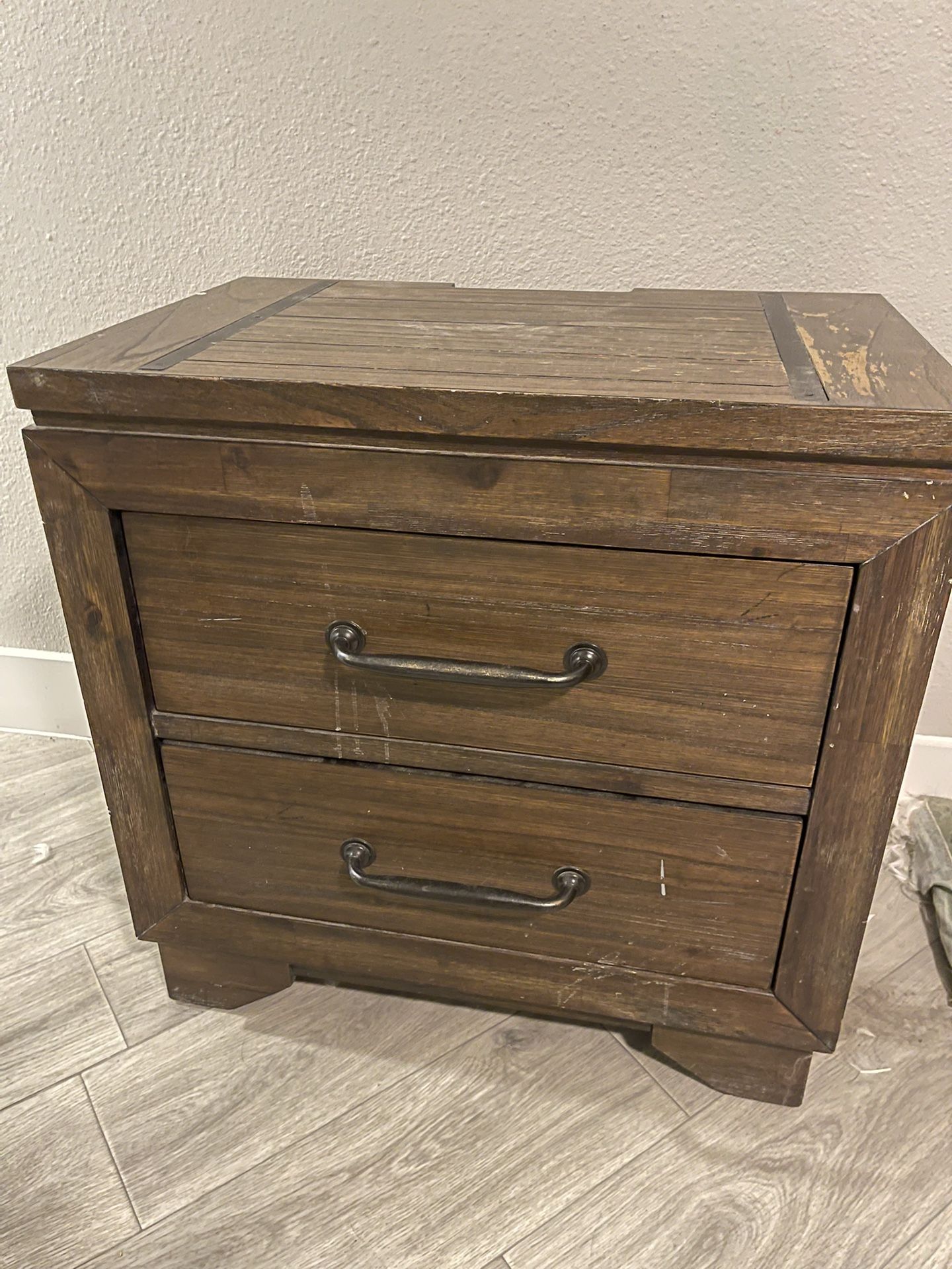 Night Stand / With Plug Ins Home & Garden