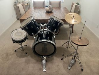 Tama Drum Set