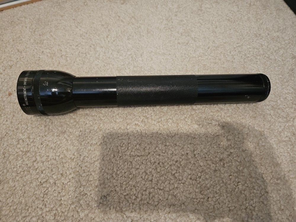 Vintage 12" aluminum MAG-LITE 