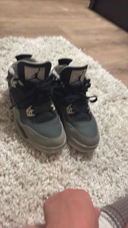 Size 6 GS kids boys and girls shoes Jordan 4 fears