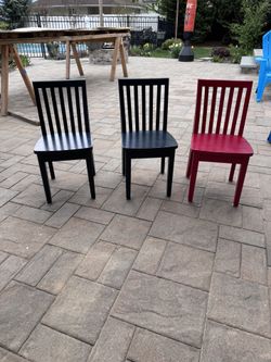 4 KIDS POTTERY BARN CHAIRS And table 