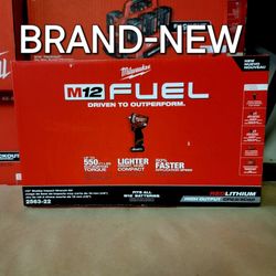 M12 FUEL 12V Li-Ion Brushless Cordless Stubby 1/2 in. Impact Wrench Kit w/(1) 5.0Ah & (1) 2.5 Ah High Output Batteries