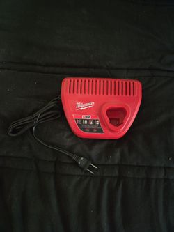 Milwaukee M12 12-Volt Lithium-Ion Battery Charger