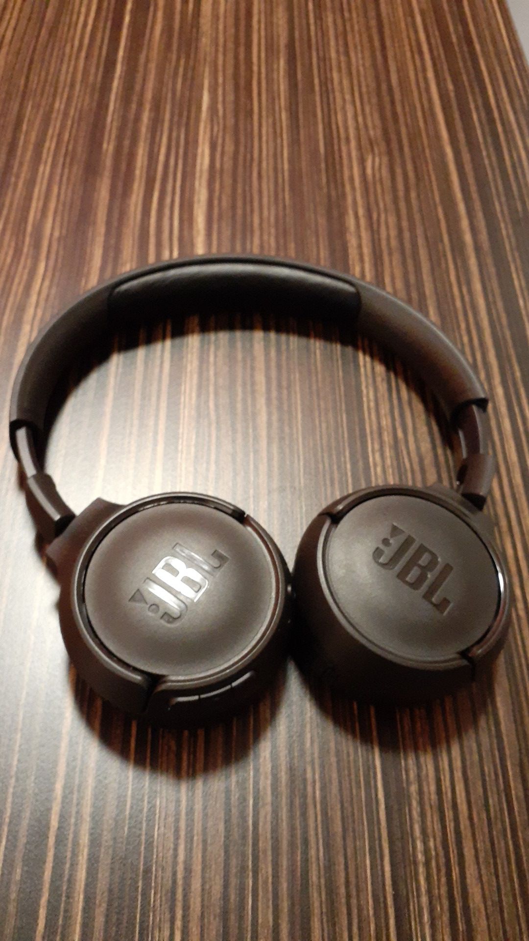 JBL bluetooth headphones