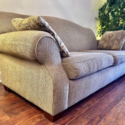 Couch (Broyhill) 