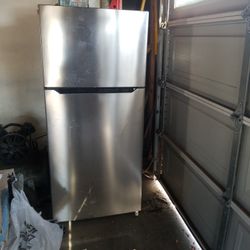 insignia refrigerator