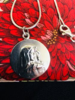 Sterlng Silver round pendant with silver chain / Beautiful shine true Silver Jewelry * 🌿🌼🌿