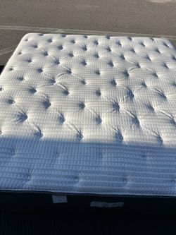 King Size Beauty Rest Silver Plush Cool Mattress