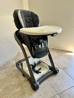 Graco Blossom 6 in 1 Convertible High Chair for Sale in Hayward