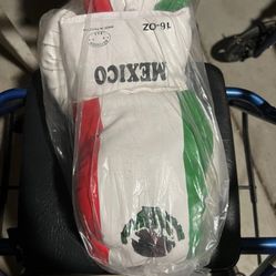 14 Dollars New Set Of Boxing Gloves 
