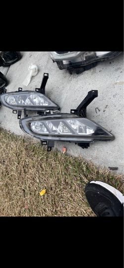 Pair of Car Headlights Assembly fog light assemblies designed for a 2016–2018 Nissan Maxima.