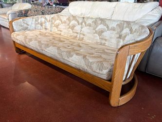 HOWARD FURNITURE CO Vintage Curved Barrel-Shaped Spindle Back Solid Oak Frame Sofa
