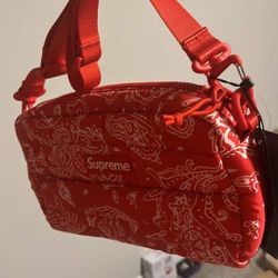 Supreme side puffer bag 