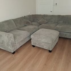 Sectional Couch With Ottoman 