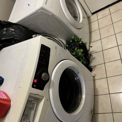 White Washer And Dryer