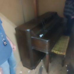 Free Piano Baldwin Aerosonic Free Free Free. Plays Nice. Need Home For It By Tommarow. Bring Truck And Lifter People.