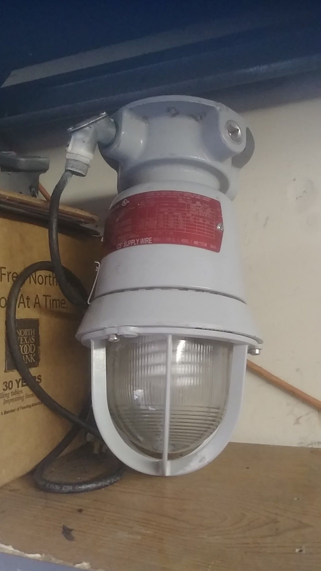 Cooper crouse-hinds ev1301 industrial light