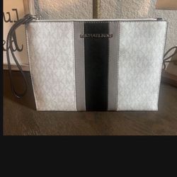 Michael Kors Large Wristlet Like New ! 