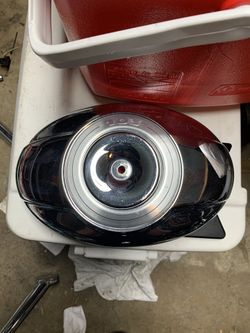 2011 Streetglide air cleaner, cover, mounting brackets, and breather tubes