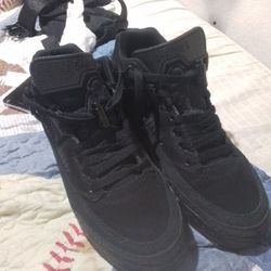 Jordan's Black 6.5