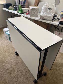 Fabric cutting table