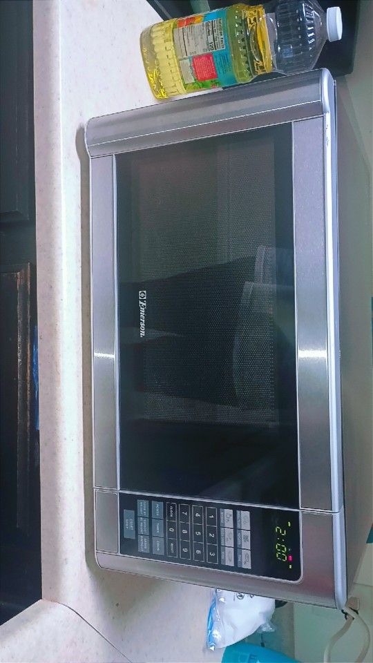 Emerson 1000w Stainless Steel Microwave