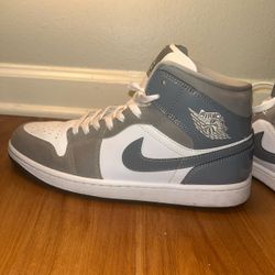Jordan 1 mid