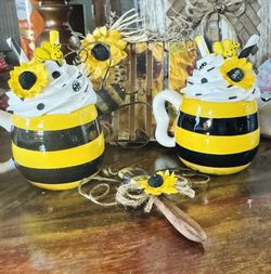 Bumble Bee Cups Decor