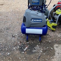 Air compressor KOBALT 5.5 Gallon 1HP 135 PSI. /. Dewalt Fastener 18 GA. 