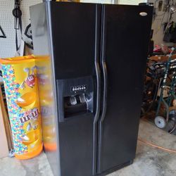 Whirlpool side by side Refrigerator/freezer 