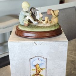 Charpente Disney Classic Winnie the Pooh Picnic Figurine w Eeyore Piglet Box