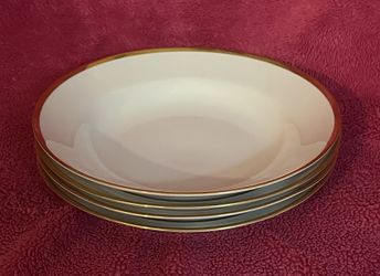 The Cellar White with Gold Trim 9” Soup Salad Bowl Set of 4 FLAWLESS!