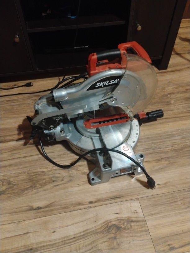 Table saw SKILSAW for sale 50$ or best offer takes it