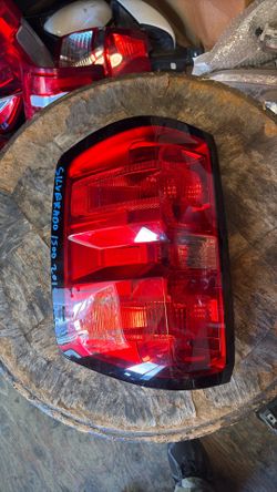 2018 CHEVROLET SILVERADO 1500 RIGHT TAIL LIGHT OEM