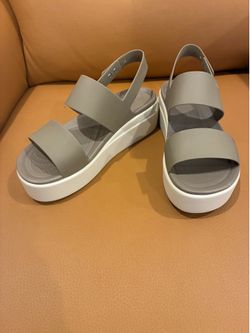 CROCS Platform Sandals Women’s Size 7