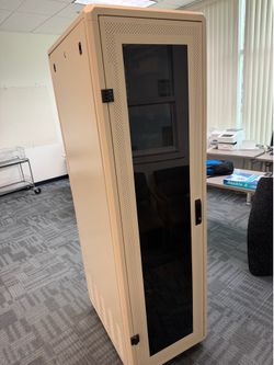 Enclosed sever rack