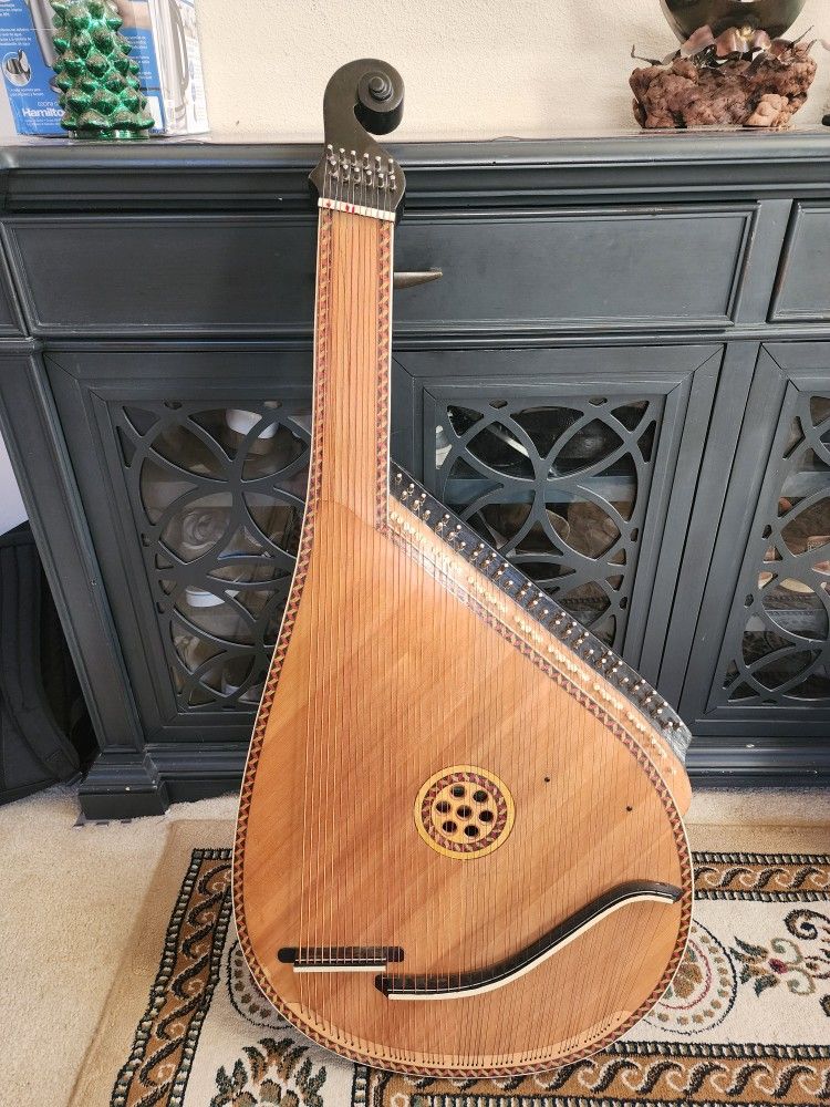 Bandura, Instrument