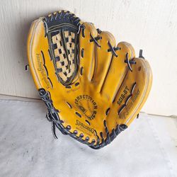 Baseball Glove, Spalding .. 11"