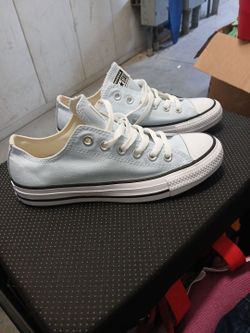 Brand new woman's converse