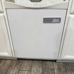 Dishwasher GE EXELENT CONDITION WORKS GREAT 