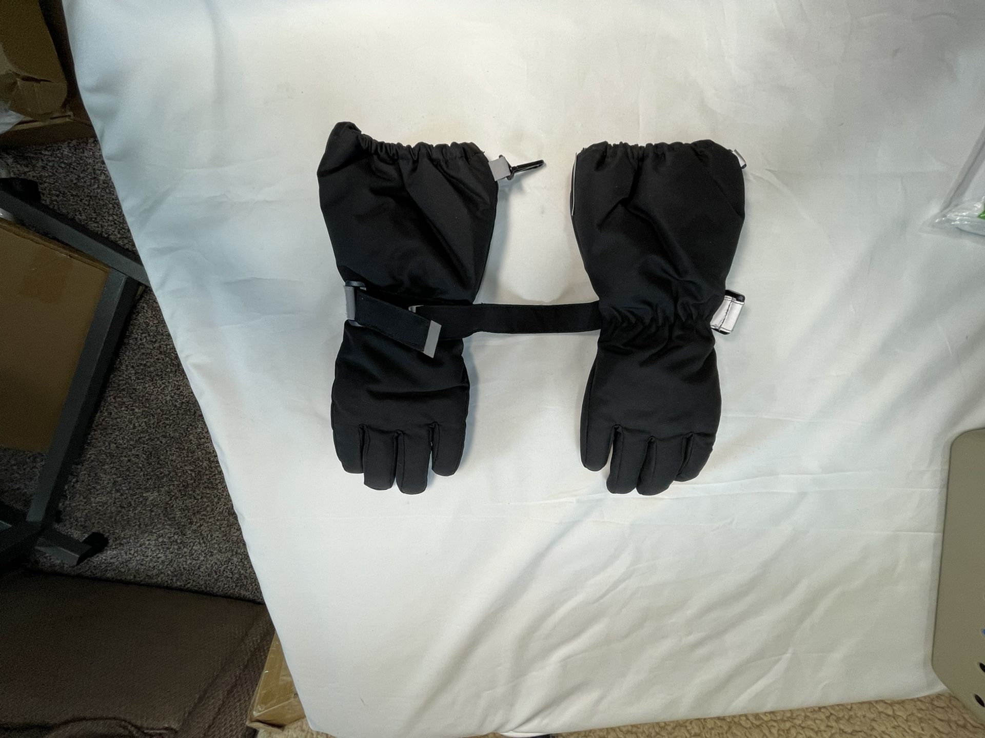 Thx Tom’s Winter Gloves-Youth- Size 4-6- New