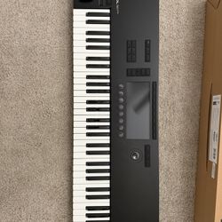 Komplete Kontrol S61 Mk3 With Stand