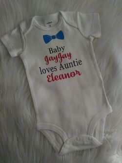 Personalizes baby onesies