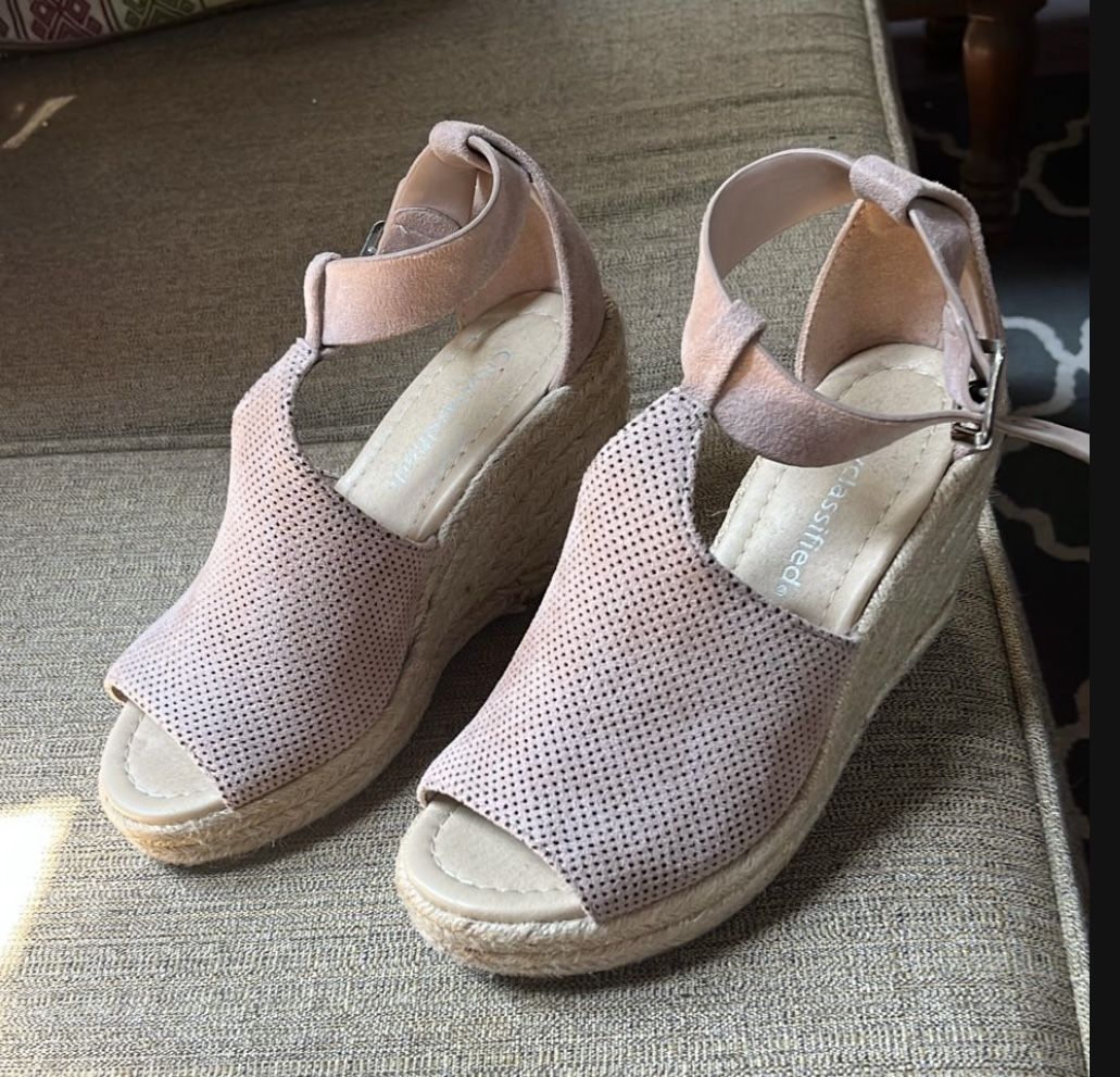 Women’s Shoes/ Wedges/ Heels