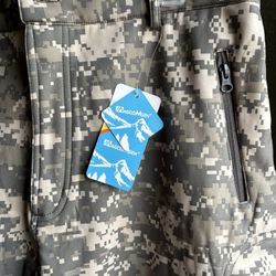Men’s NWT Camo Fleece Lined Cargo Pants Size XXL 34/36 X 32